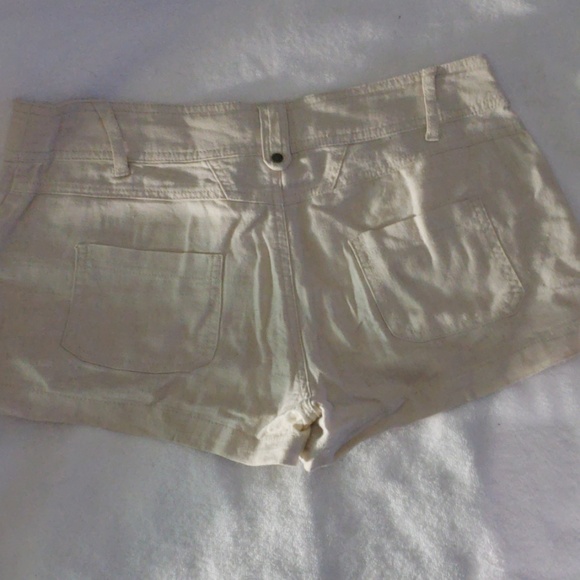 Shorts - Picture 5 of 7